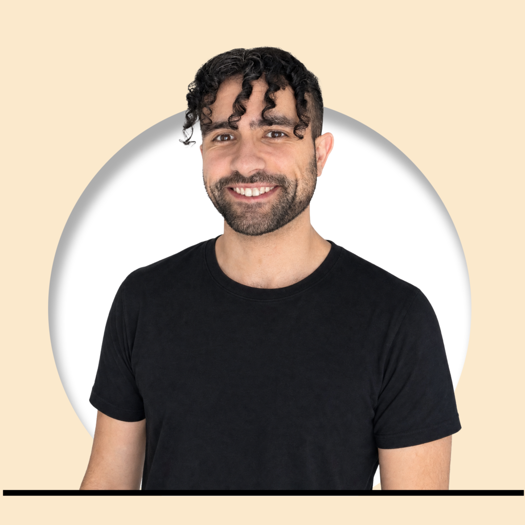 Fotografía de perfil profesional de Miguel Ángel, realizador de vídeo con IA y redactor creativo.
